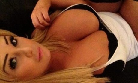 Charlotte Fox modèles nus des photos