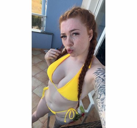 Molly Capper nus star du porno galerie