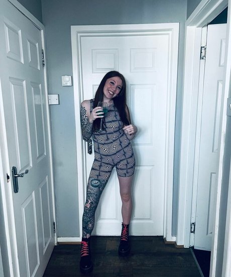 Molly Capper étoile adulte archive