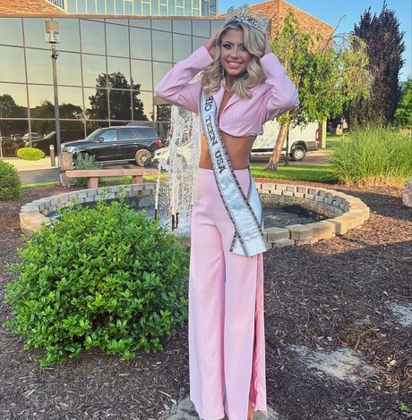 fans de grosses femmes aux gros seins uniquement art gratuit images