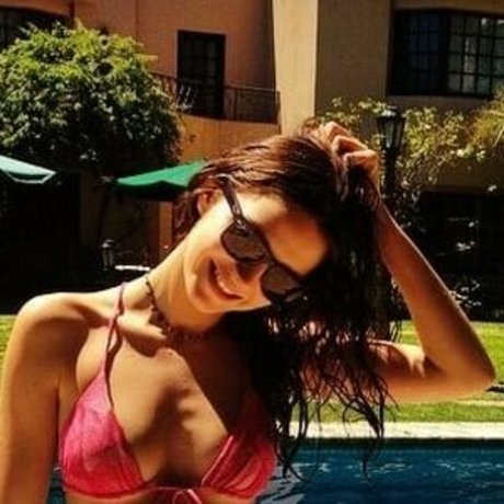 Ella Hunt modèle érotique img