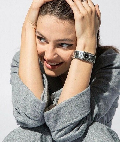 Ella Hunt actrice de sexe image