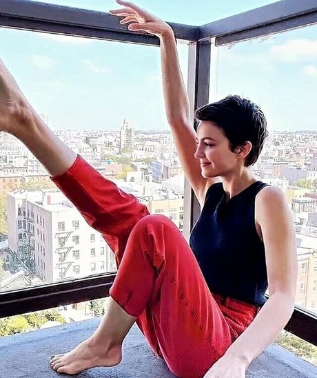 Ella Hunt top star des photos