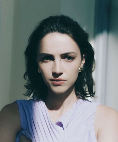 Ella Hunt modèle de sexe image