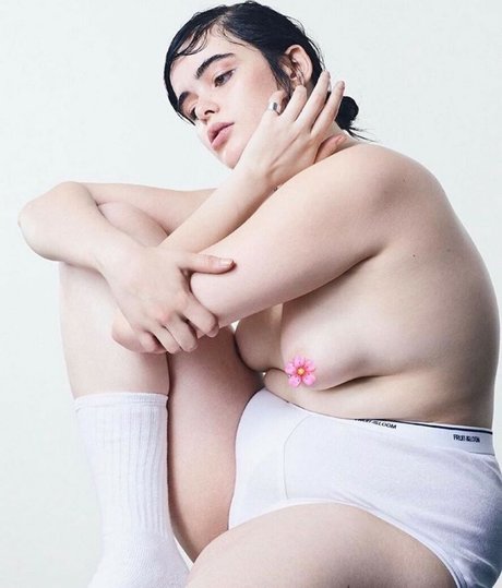 Barbie Ferreira nus de stars du porno images