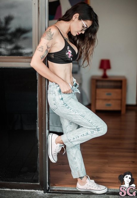 Jeeh Suicide modèle pornographique collection