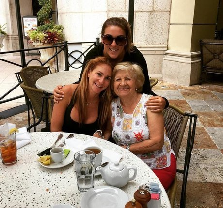 Cassidy Daiagi nus étoiles des photos