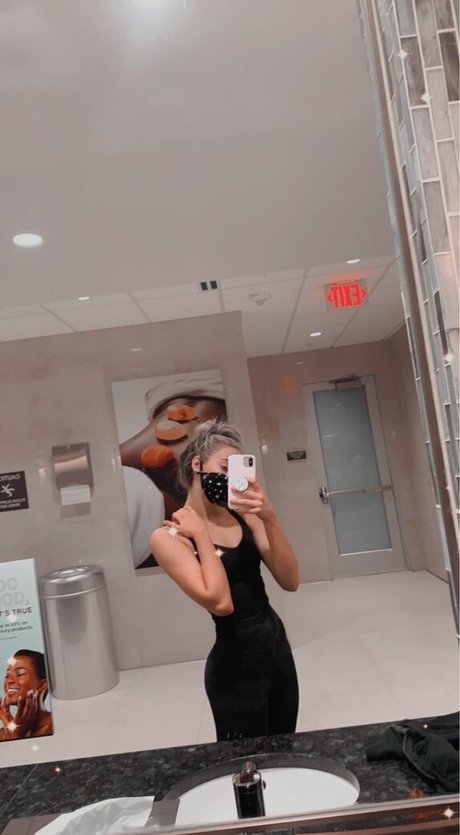 Sarah Kate Stricker star pornographique galerie