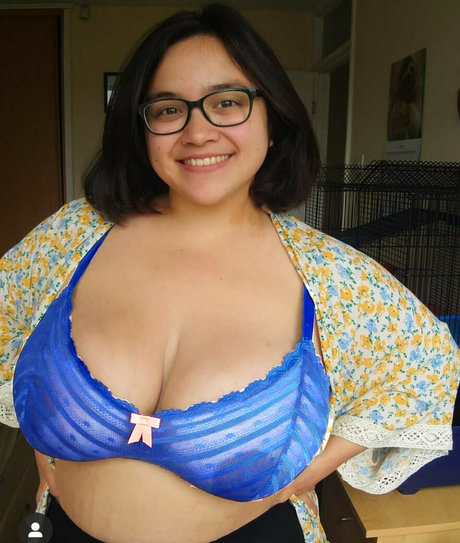 mamelons gonflés onlyfans art gratuit images