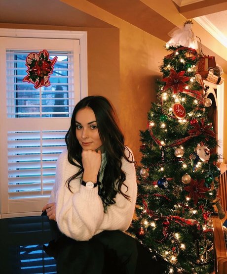 Logan Fabbro actrice xxx archive