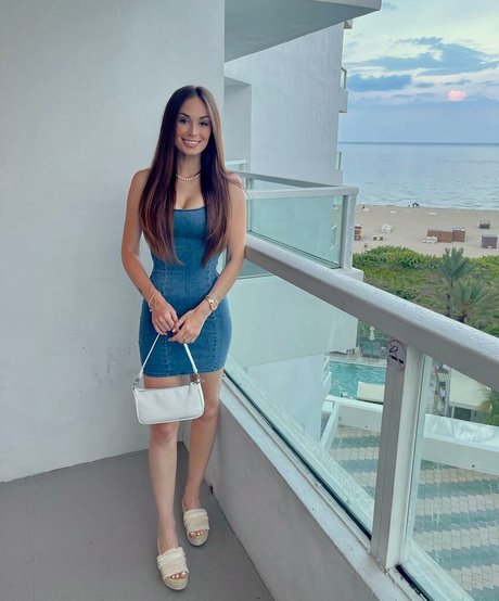 Logan Fabbro modèle porno image