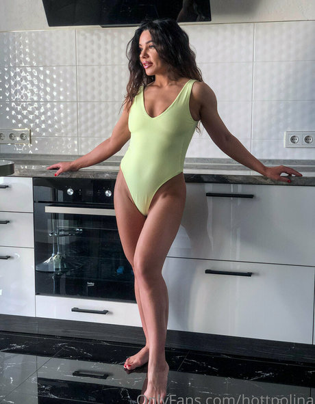 hottpolina modèle chaud image