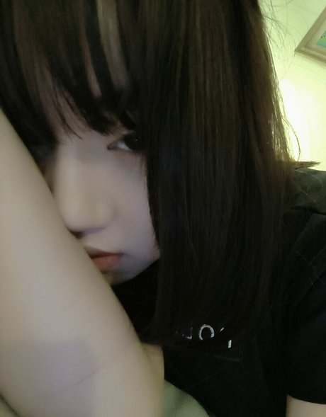 Mizaki Levi actrice nue des photos