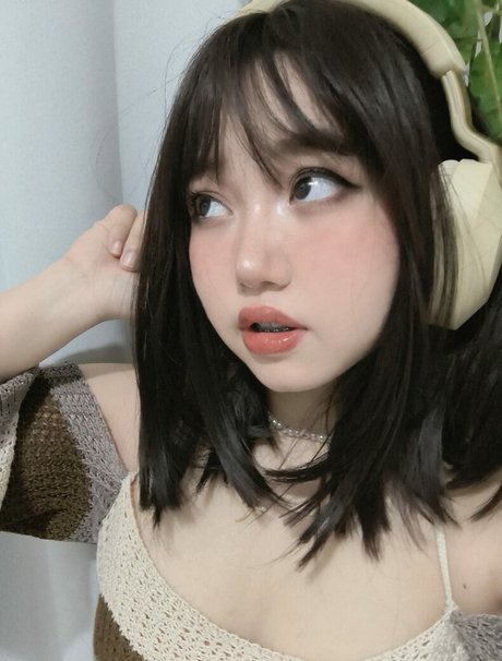 Mizaki Levi actrice de nus images