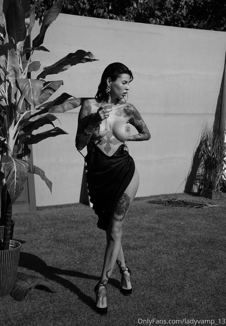 Lady Vamp star du porno adulte photos