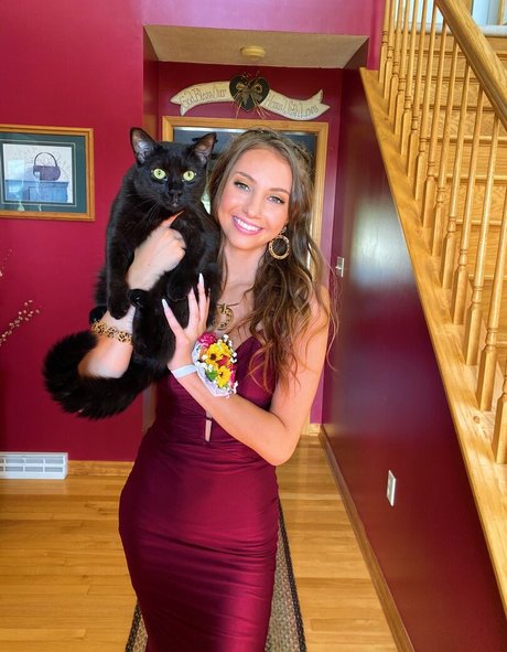 Kaelyn Myers modèle nu collection