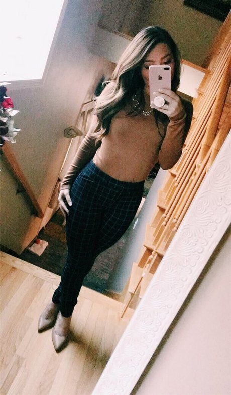 Lizzy Decologero star du porno gratuit galeries