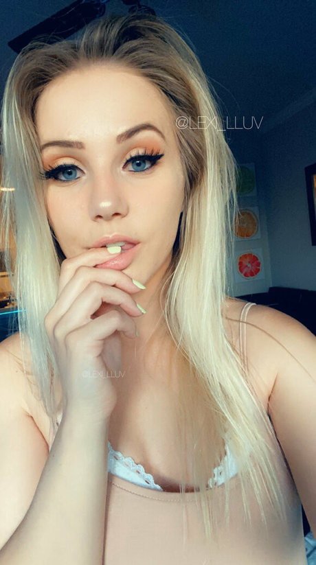 luvlexi star érotique image