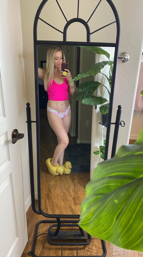 luvlexi modèle magnifique image