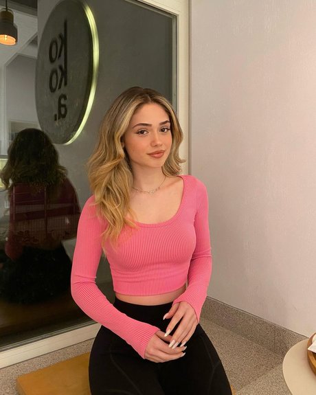 Melike Saygin star du porno en haute qualité images