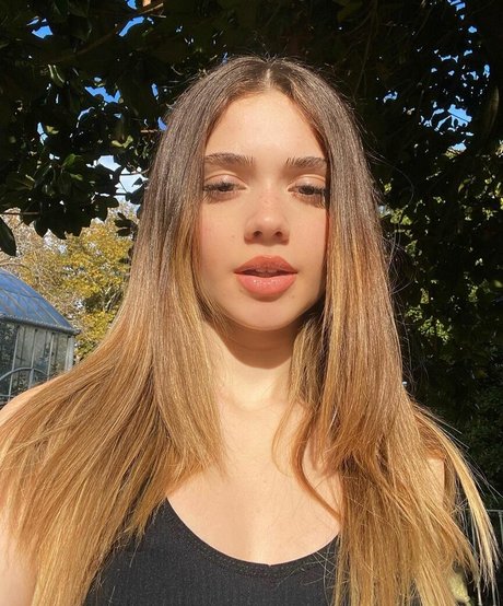 Melike Saygin nus star du porno photo