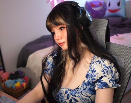 Shini Waifu actrice libre galeries