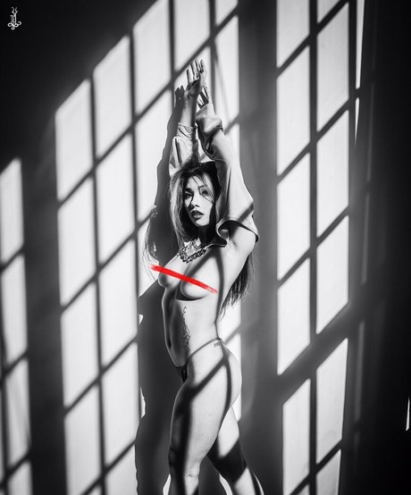 Mikah Tia star érotique galerie