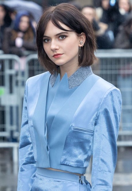 Emilia Jones art de star du porno galeries