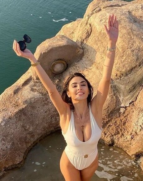 Cecilia Capriotti nus étoiles galeries