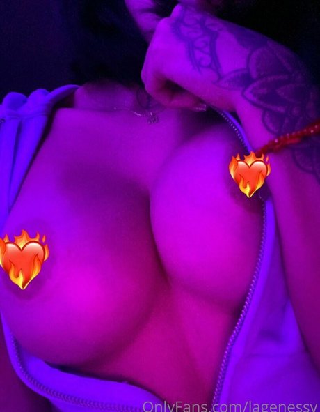 Genessy star du porno adulte archive