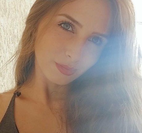 Gabi Mendes jolie actrice image