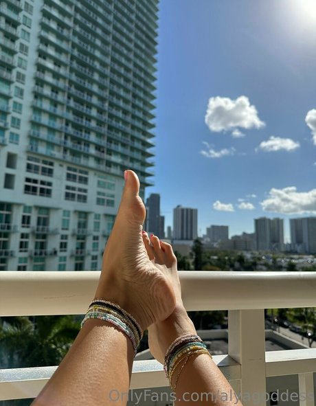 alyagoddess star du porno gratuite galeries