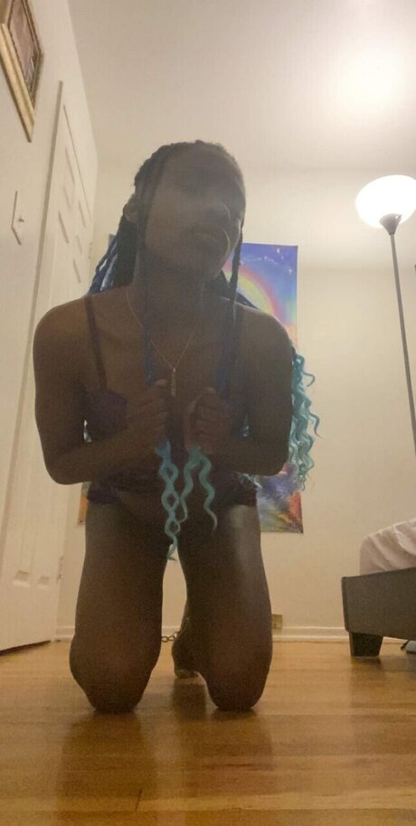 MisTress Nay La_ jolie actrice image