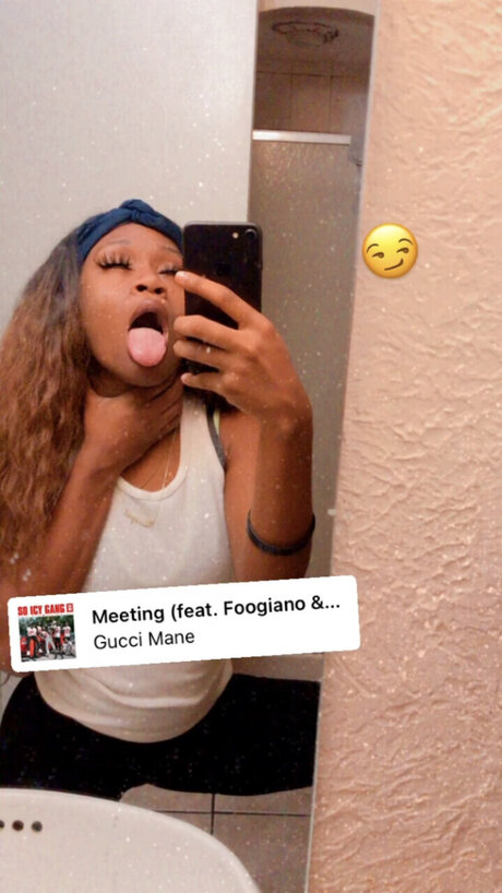 Taay jolie star du porno img