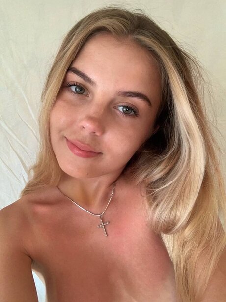 Amy Halls actrice libre galeries