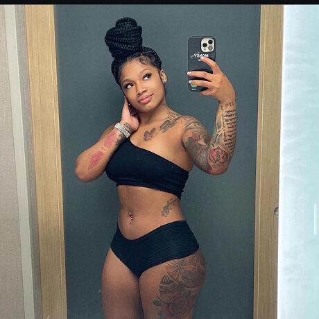 Famousocean modèle érotique photos