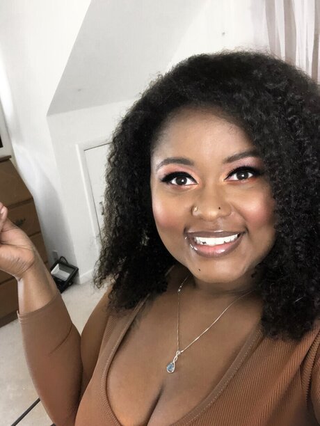 The Underfunded Fashionista modèles nus photos