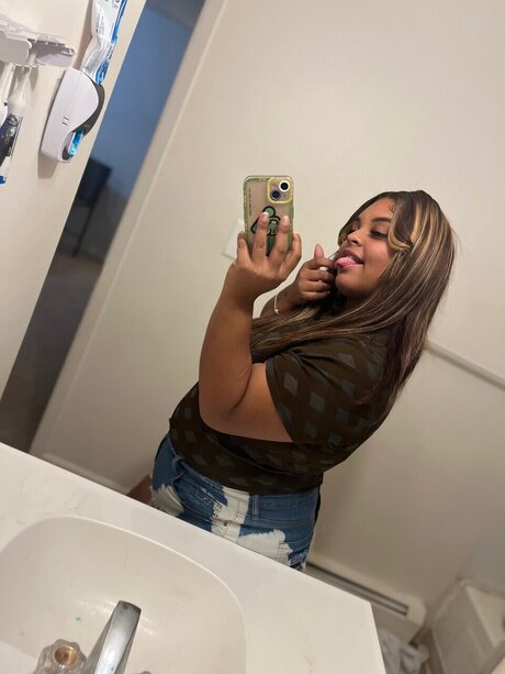 LightbrightbbyA star du porno exclusive images