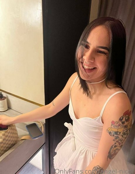 angel nicol star érotique photo