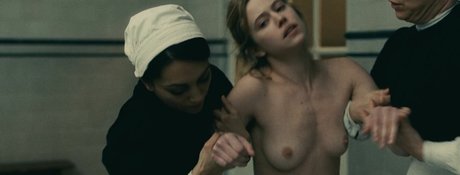 Lou de Laage joli modèle photo