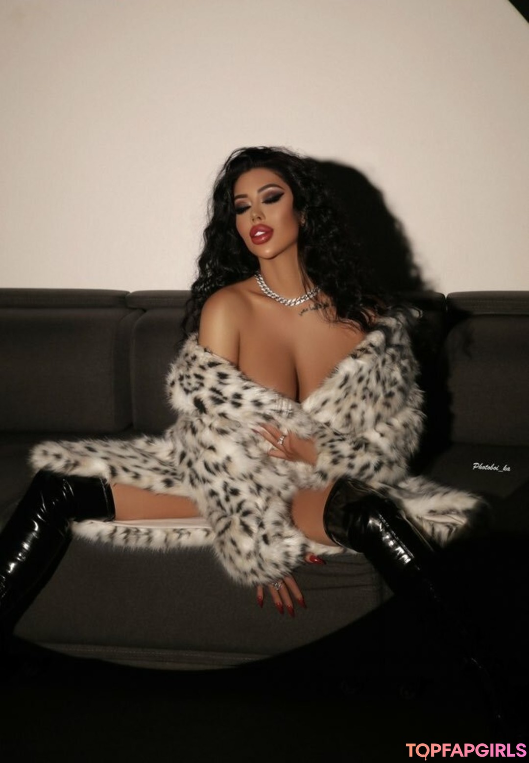 Lara Frost Fansly star du porno adulte archive