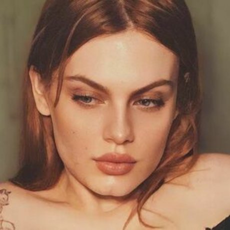 Foxy Bellyne étoile exclusive archive