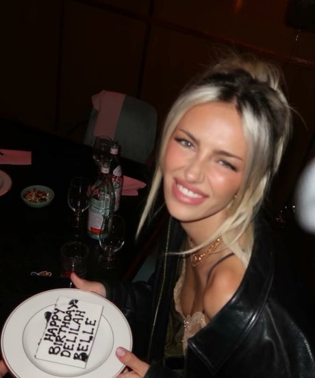 Delilah Belle Hamlin star du porno gratuite image