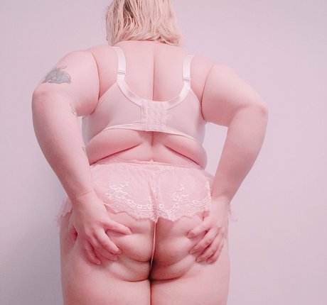 peachyneko actrice de nus image