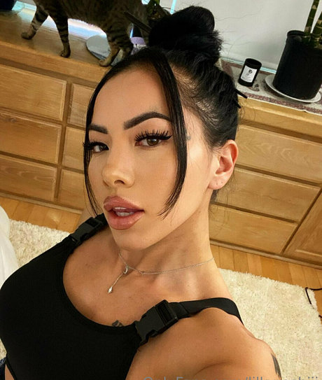 lilkymchiii star du porno nue photo