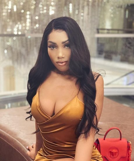 natrl modèle magnifique image