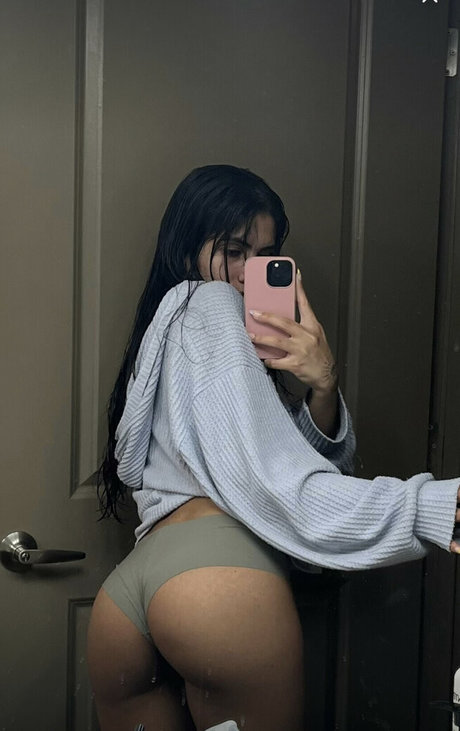 Sara Rios modèle joli des photos