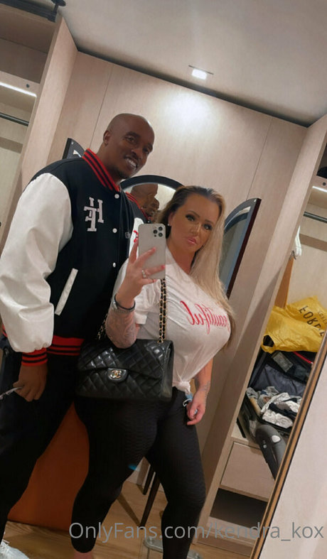 kendra kox modèle exclusif archive