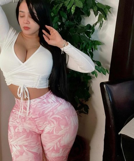 Grey Vlyt modèle xxx image