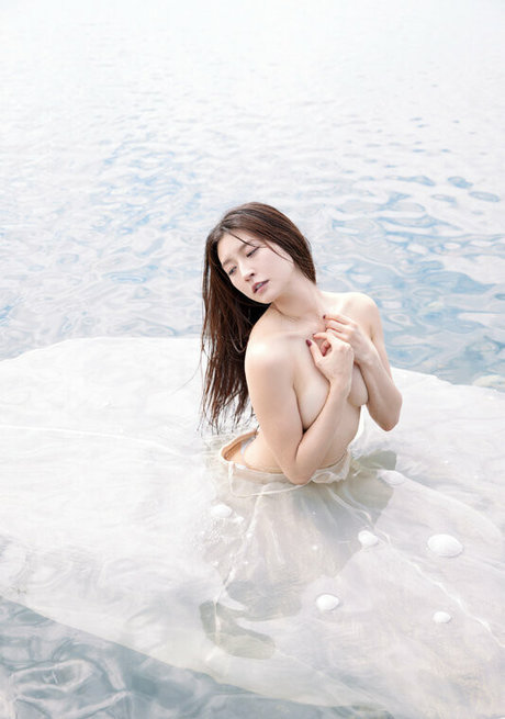 aimi feti modèle érotique image